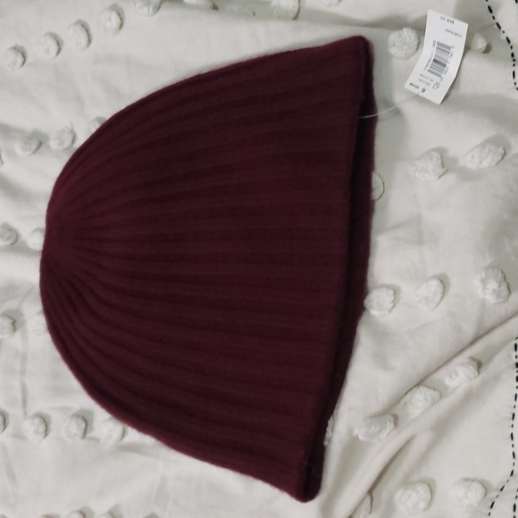 Banana Republic unisex 100% cashmere beanie toque merlot nwt - Picture 1 of 3